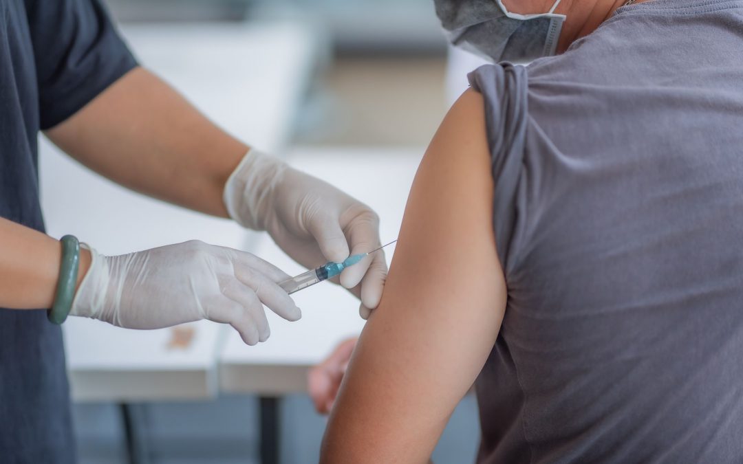 如何管理新冠疫苗的副作用？