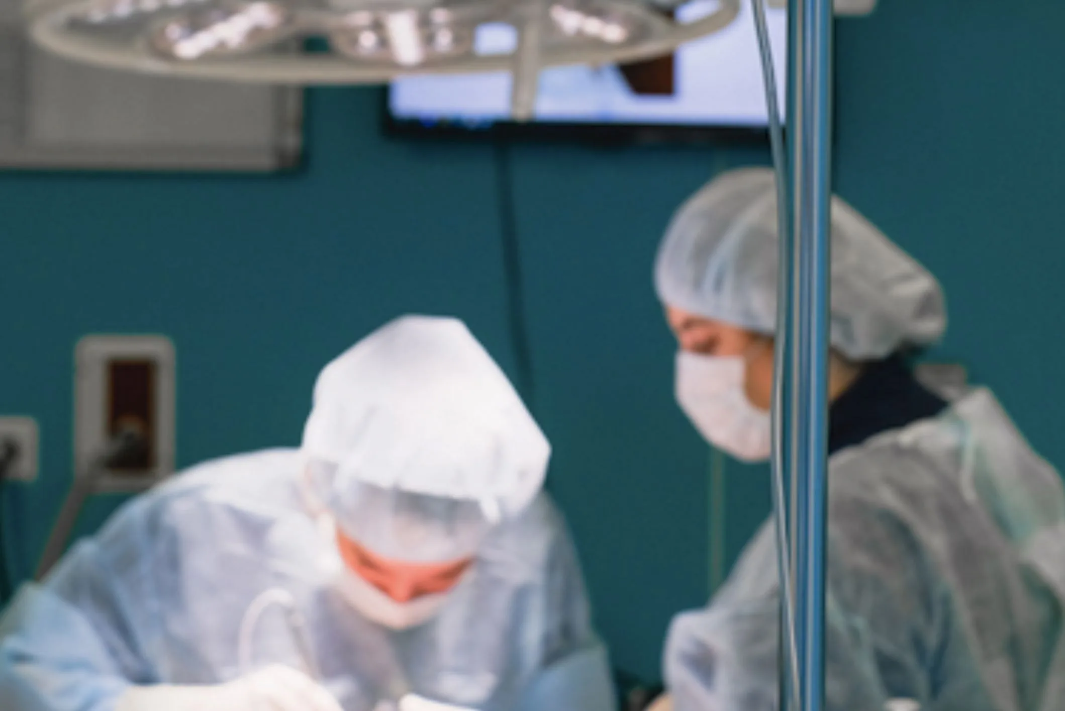 Treating abdominal aortic aneurysms